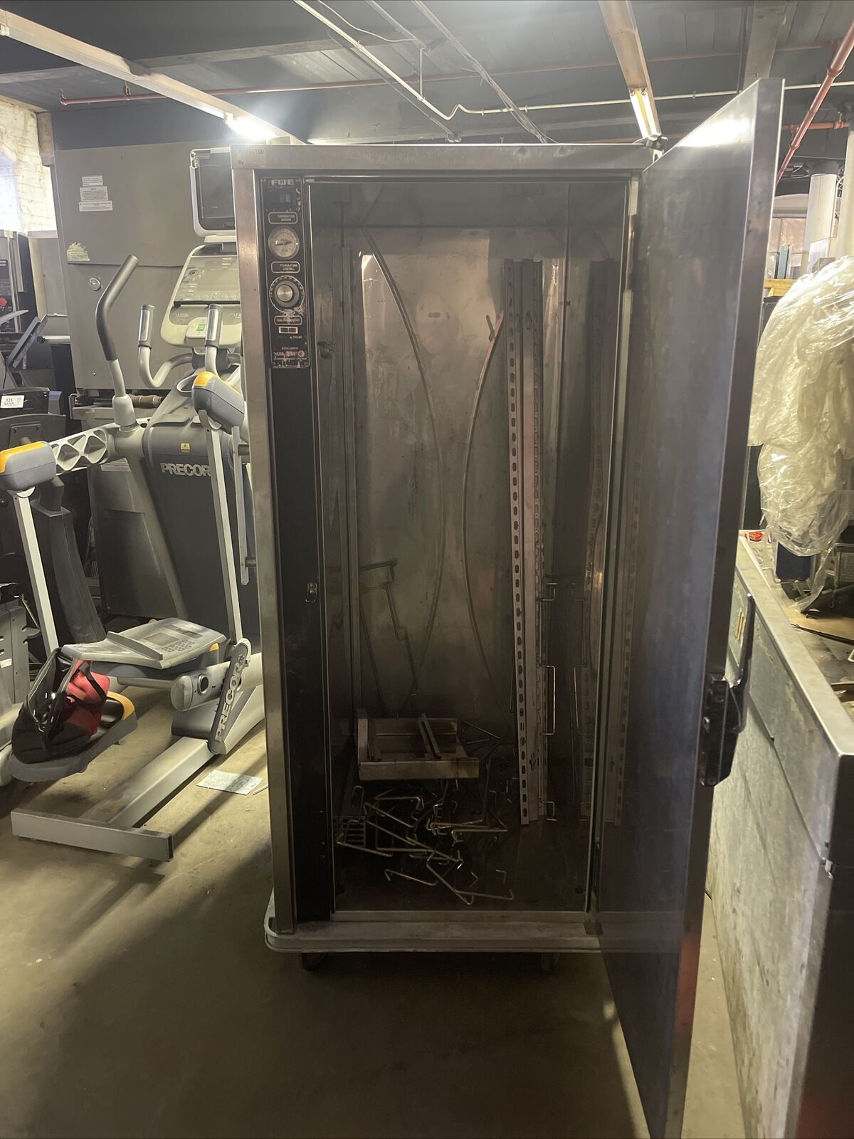 FWE UHS-12 FULL SIZE INSULATED COMMERCIAL MOBILE HEATED CABINET USED